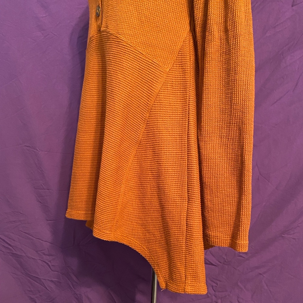 Maeve by Anthropologie Terracotta Handkerchief Hem Henley. Size XS. - Picture 5 of 9